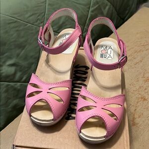 Pink Summer Clog Sandals with Cut-Out Design Size 37